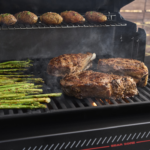 Gasgrill Weber Genesis E-330WR, Stealth Edition, inklusive Drehspieß – Bild 3