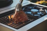 Outdoorchef Gas Kugelgrill Arosa 570 G Grey Steel EVO mit Blazing-/Cooking Zone – Bild 4
