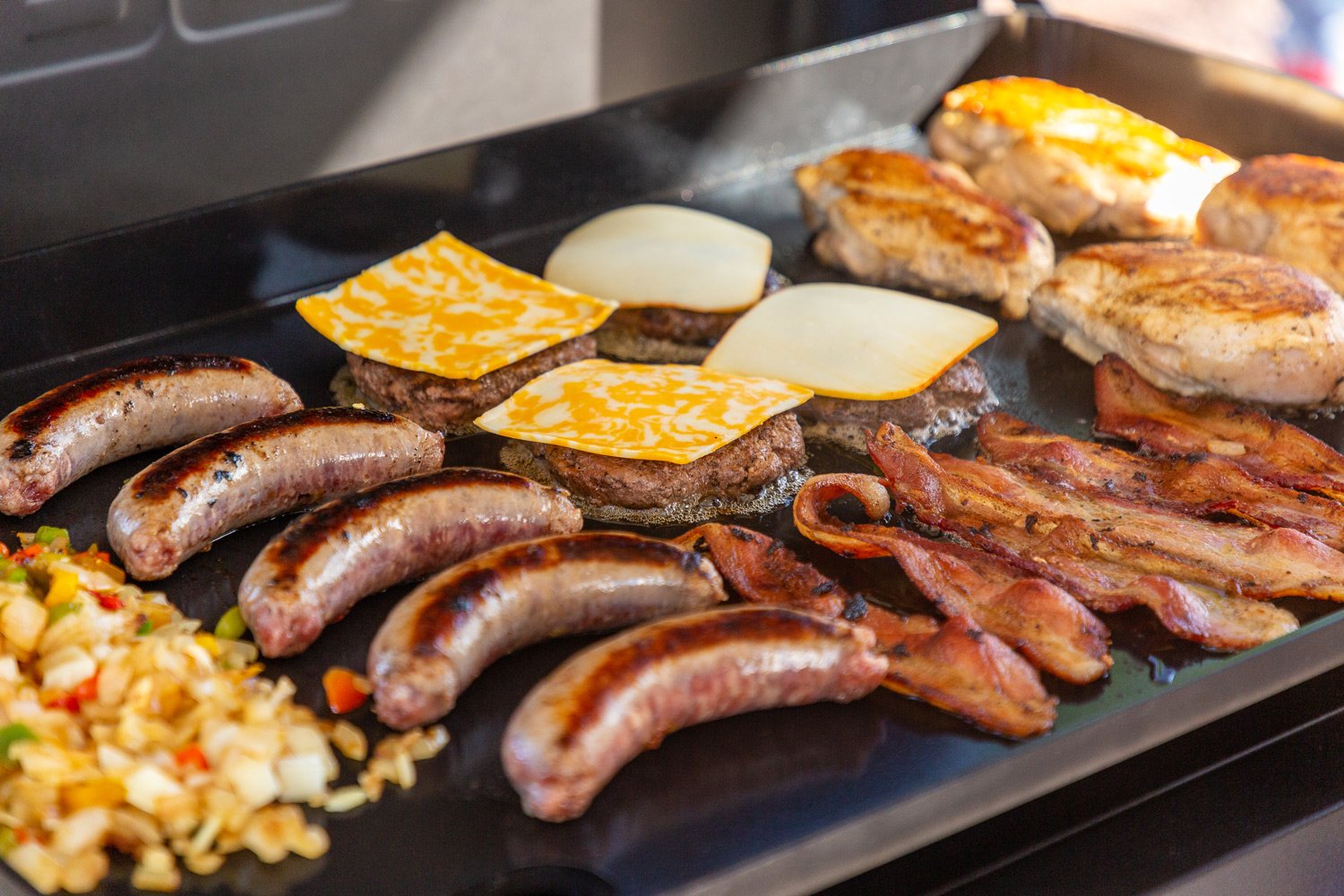 Pit Boss Plancha Grill Ultimate Plancha 3-Brenner mit Untergestell inkl. 5-teilig Grillbesteck Set + Abdeckhaube – Bild 7