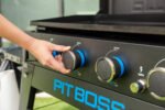 Pit Boss Plancha Grill Ultimate Plancha 4-Brenner mit Untergestell - inkl. Abdeckhaube – Bild 10