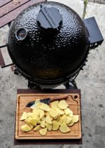 The Bastard Keramikgrill Classic Large - Complete - schwarz glänzend - inkl. YETI ROADIE 24 Kühlbox Navy – Bild 3