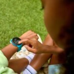 Garmin Bounce 2 Aktivitätstracker für Kinder -Schiefergrau – Bild 3